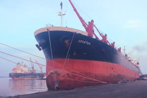 Un navire de 8000 tonnes de riz